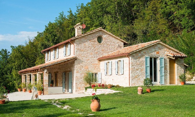 Acqualagna Villa | Villa in Acqualagna with Pool & Nature