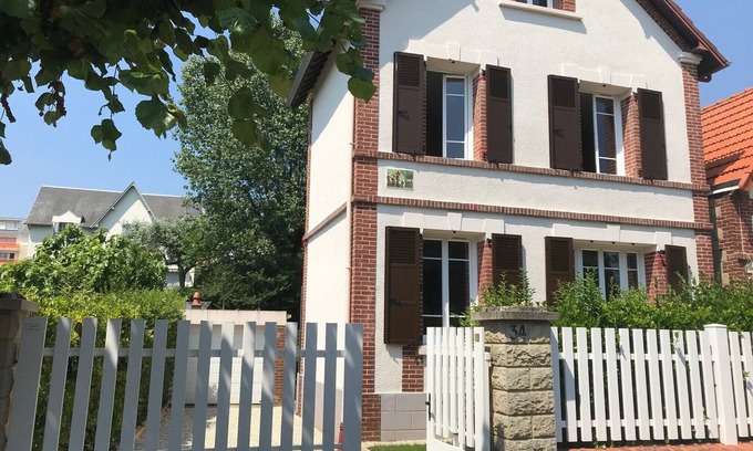 Cabourg Villa | Villa in Cabourg, 3 mn walk from the beach, 9 mn from the casino.