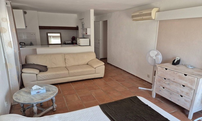 Gonfaron House | Villa in Le Luc with Pool & Vineyard Views