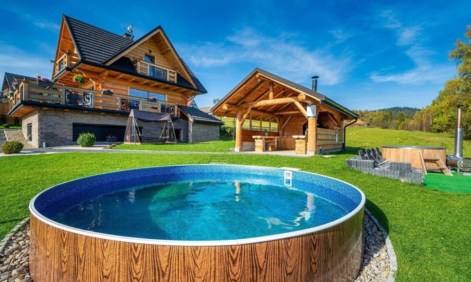 Nowy Targ Villa | Villa in Nowy Targ with Mountain Views & Pool