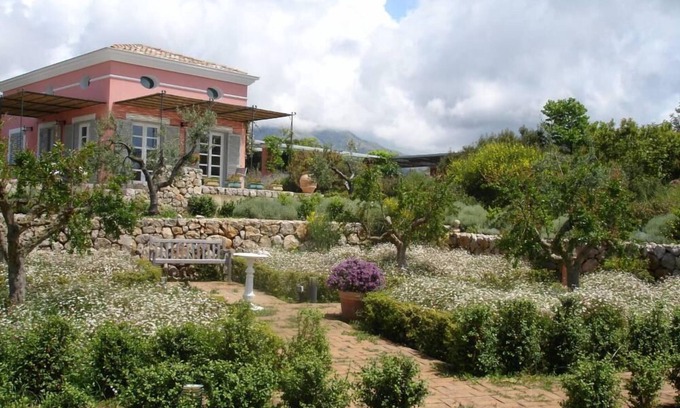 Itri House | Villa in olive grown countryside near Sperlonga, Gaeta, beaches