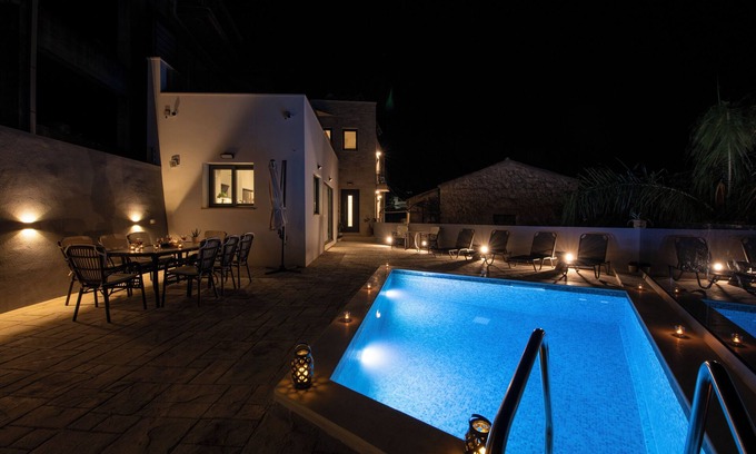 Makhairoi Villa | Villa Ioanna NC, an upper-class accommodation.