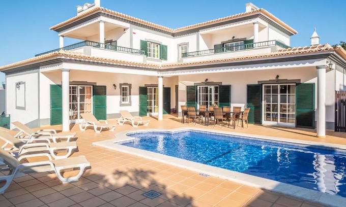 Guia Villa | Villa Isa - Heated Pool - Free wi-fi - Air Con