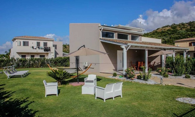 Contrada Pistavecchia 2 Villa | Villa Charme & Relax near Cefalú, in village with pool and multipurpose fields