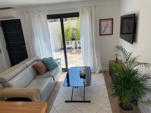Meyrargues House | Villa-jacuzzi-1chb-jardin-10minsAixEnPce-QuartierChic