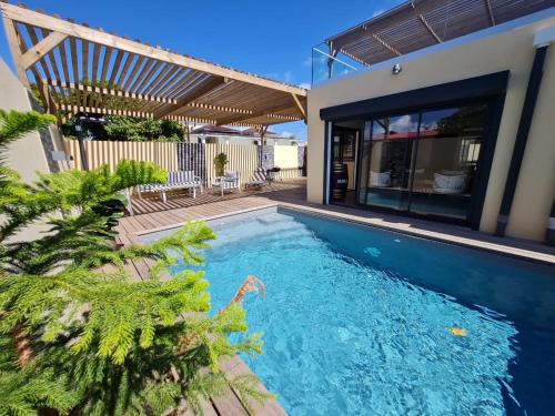 Destrellan Villa | Villa Jasmin Standing Piscine Chauffee 4 Ch 9 Pers