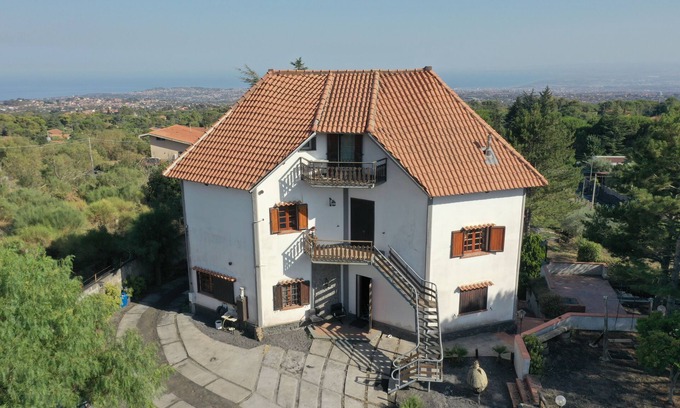 Nicolosi Villa | Villa joele