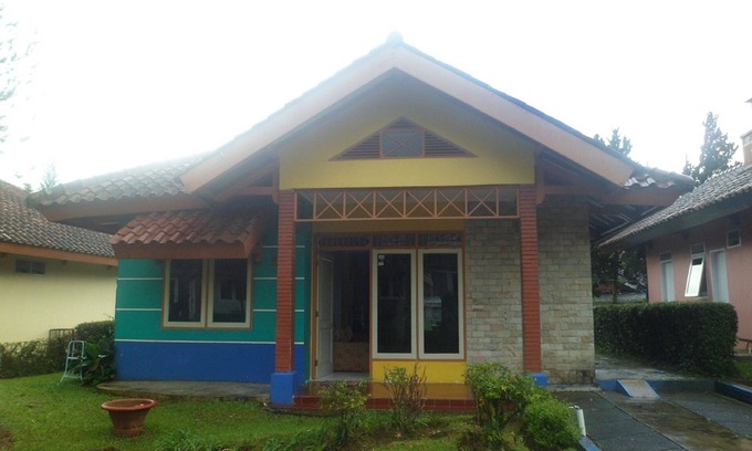 Cipanas Villa | Villa Kota Bunga Matahari