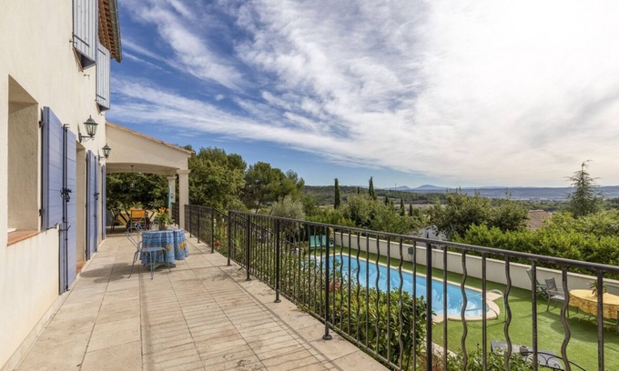 Pierrevert Villa | Villa L'Aube - Four Bedroom Villa, Sleeps 8