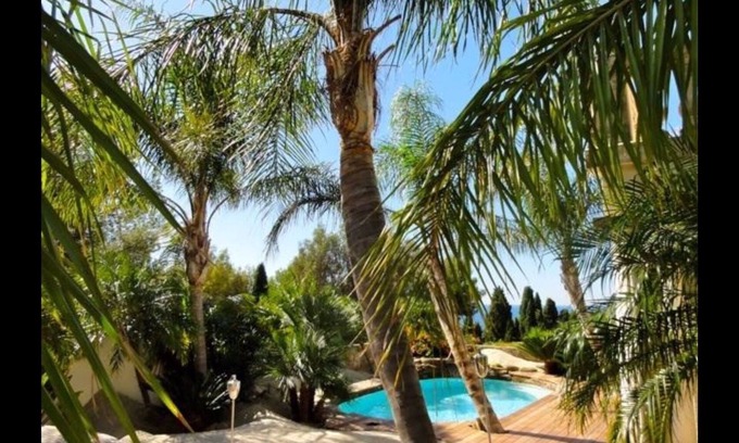 Carqueiranne House | Villa l'OASIS Font Brun with heated pool 2 minutes from Almanarre beach.