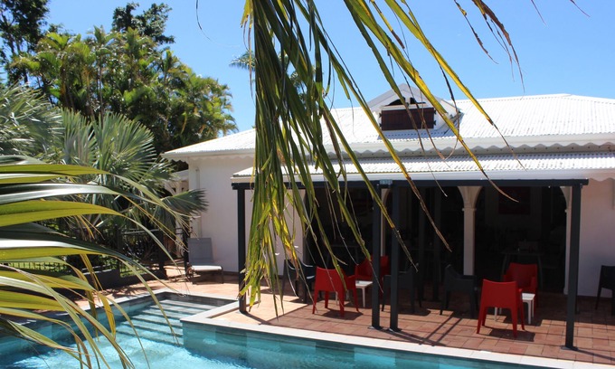 Saint-Claude Villa | Villa l'Oasis, swimming pool, jacuzzi, billiards