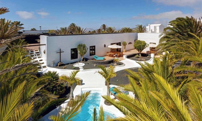 Teguise Cottage | 'Villa La Cueva' with Shared Pool, Private Terrace and Wi-Fi