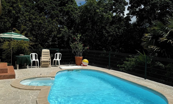 L'Autre-Bord Villa | Villa LA Bastida de Style Provençal Avec Piscine, Jardin Clos Arboré, au Calme