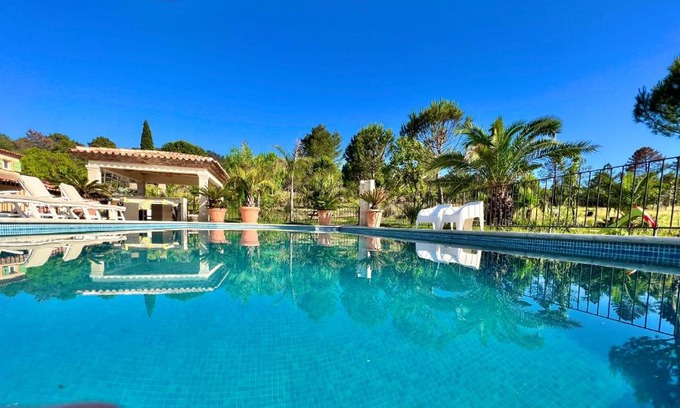 Cogolin Bed & Breakfast | Villa La Source 83 - Room Close to St Tropez