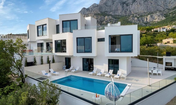 Veliko Brdo Villa | Villa LeDjaDe