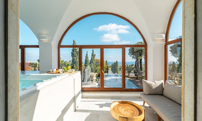 Kamari House | Villa Leon