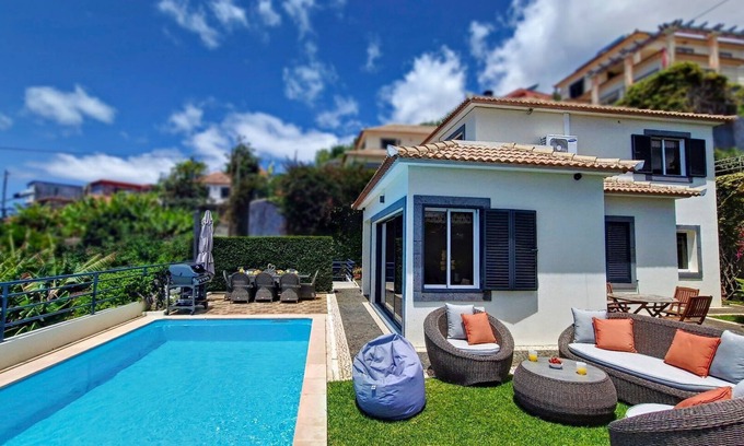 Canhas House | Villa Liana by LovelyStay