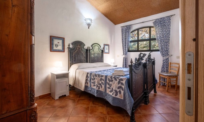 Capalbio Villa | Villa 'Lime Tree' with Private Garden and Wi-Fi
