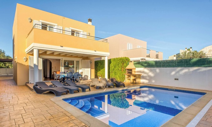 Son Blanc Villa | Villa "Lorena" with Pool, Garden & Wi-Fi