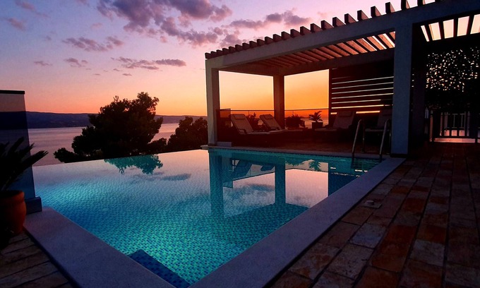Stanici Villa | * Villa Lucic Omis * for 1-10 people with a wonderful sea view
