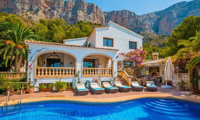 Ermita Villa | Villa Lydia's Walk by Villa Plus