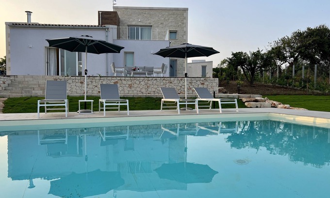 Donnalucata Villa | Villa MarePerla, an oasis of luxury and comfort in Donnalucata. Only 5 minutes from the sea.