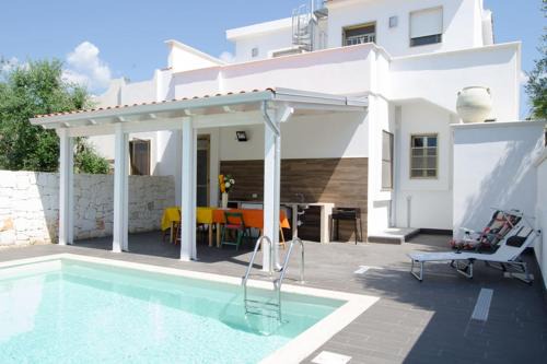 Torre Colimena Villa | Villa Maria con Piscina nel Boomerang Village a Torre Colimena