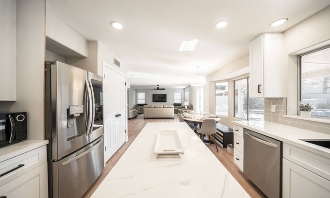 Tatum Manor House | Villa Maria - With Heated Pool and Spa