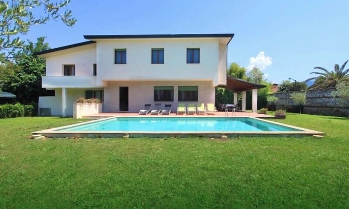 Forte dei Marmi Villa | Villa Mauro