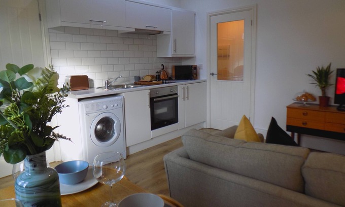 Splott Apartment | Villa Mimosa 4