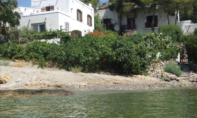 Poros Apartment | Villa Mimosa Poros Beachfront Apartment