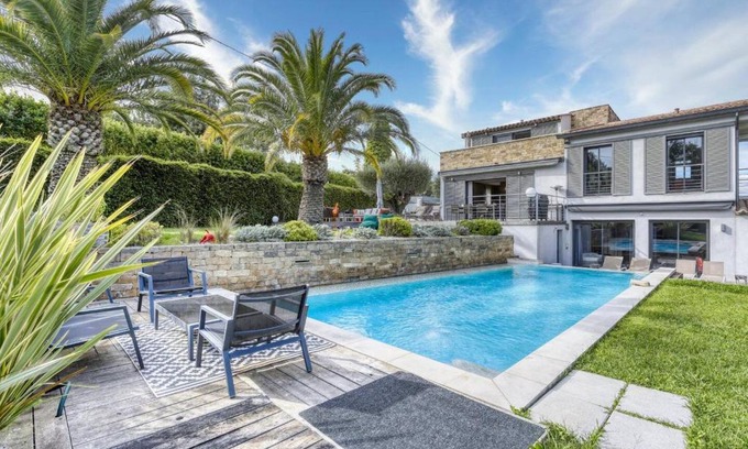 Cap-Ferrat Apartment | Villa Moderne avec Piscine et jardin
