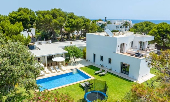 Cala Serena Villa | Villa 'Mon Obert' with Sea View, Wi-Fi and Air Conditioning