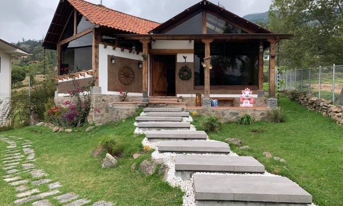 Paute House | Villa Nathalie -Cheerful Rustic House