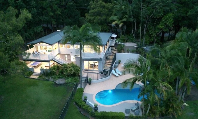 Martinsville House | Villa Nessa - Your Sanctuary Resort - Fri Check in 10am Sun check out 6pm