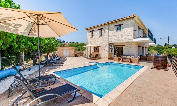 Droushia Villa | Villa Nikolina - 5 en-suite bedrooms