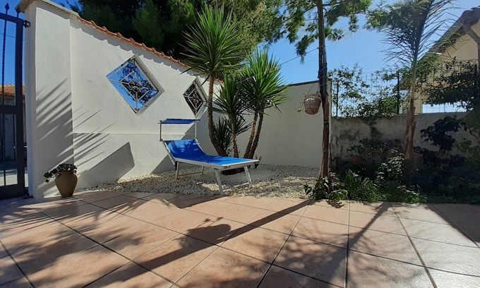 Carlentini House | Villa on the beach and sea, with garden and internal parking, view of Etna