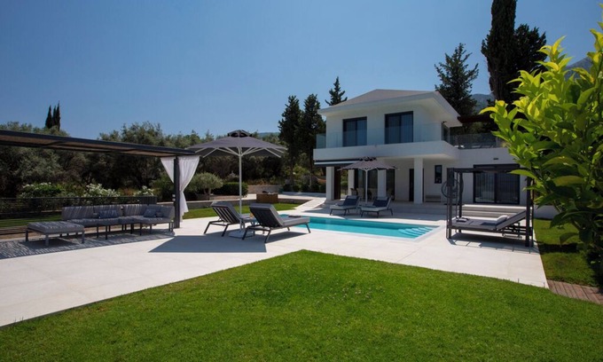 Nidri Villa | Villa Olivia, within easy walk of the beach, shops and restaurants.