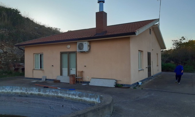 Nissoria House | Villa Pace and Serenita on a hill with good views 6 seats, 4 rooms, poss cars