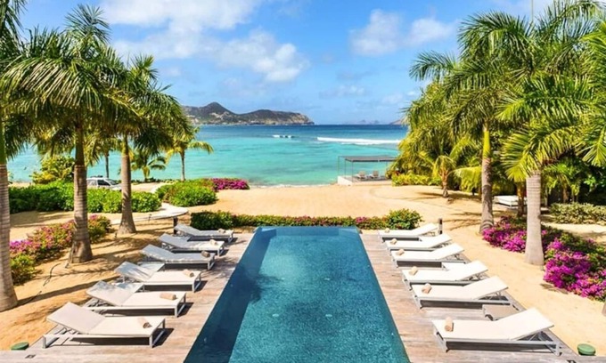 Barriere des Quatres Vents Villa | Villa Palm Beach | Beach Front - Located in Beautiful Lorient Beach with Private Pool