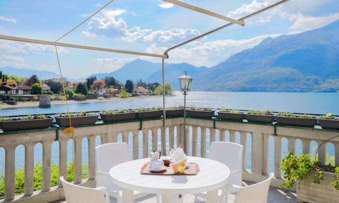 Dervio Apartment | VILLA PLINIO by Design Studio