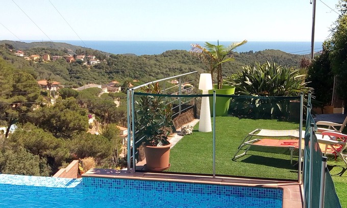 Can Palau Villa | Villa pool and private boules court with sea view and nature near Barcelona