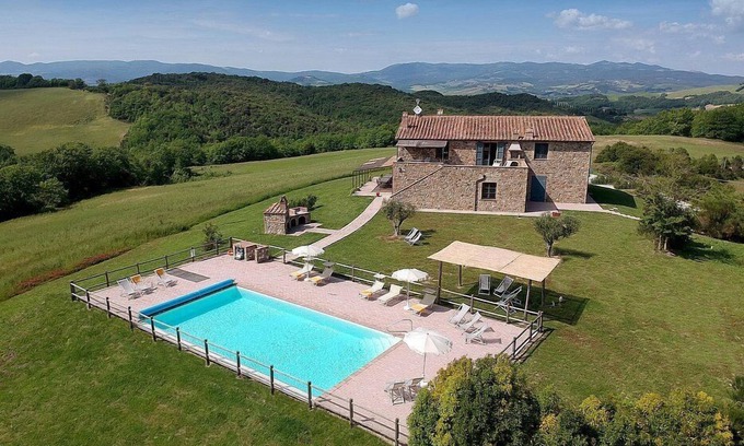 Bibbona Villa | Villa Rosapesca: A characteristic and welcoming two-story villa located on top of a small hill, with Free WI-FI.