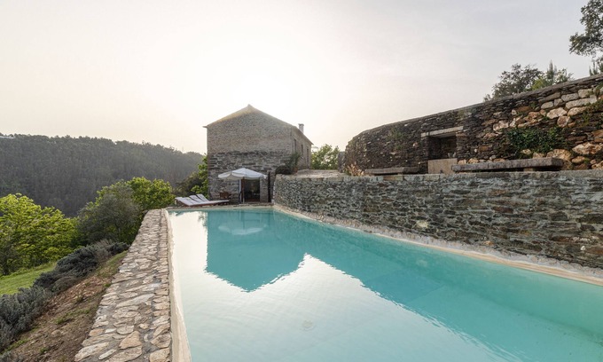 Esposade Ski Chalet | Villa São Sebastião with private natural water pool, Wi-Fi and AC.