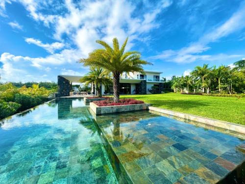 Grand River South East Villa | Villa Shanti Anahita