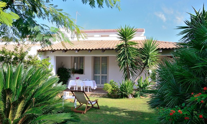 Santa Maria del Focallo Villa | VILLA SOLE WITH DIRECT ACCESS TO THE FINISH SAND BEACH AND THE SEA