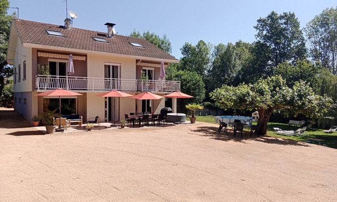 La Chapelle-de-la-Tour Villa | Villa Spacieuse et Charmante