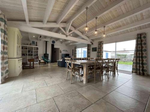 Saint-Denis-d'Oleron House | Villa spacieuse avec piscine privée, WiFi gratuit et jardin clos, à proximité de la mer et du centre-ville - FR-1-246A-279