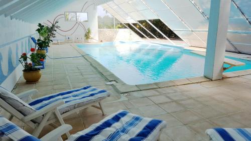 Crastes House | Villa spacieuse à Crastes avec piscine privée et vue montagne