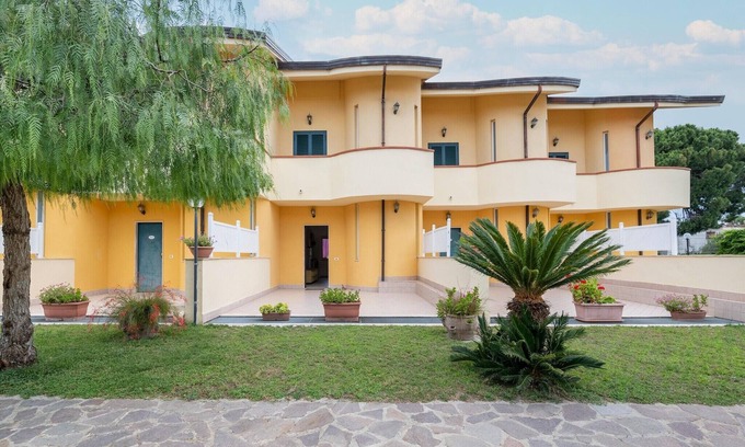 Laura Villa | Villa Steps from the Beach